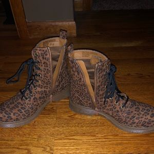 Leopard boots